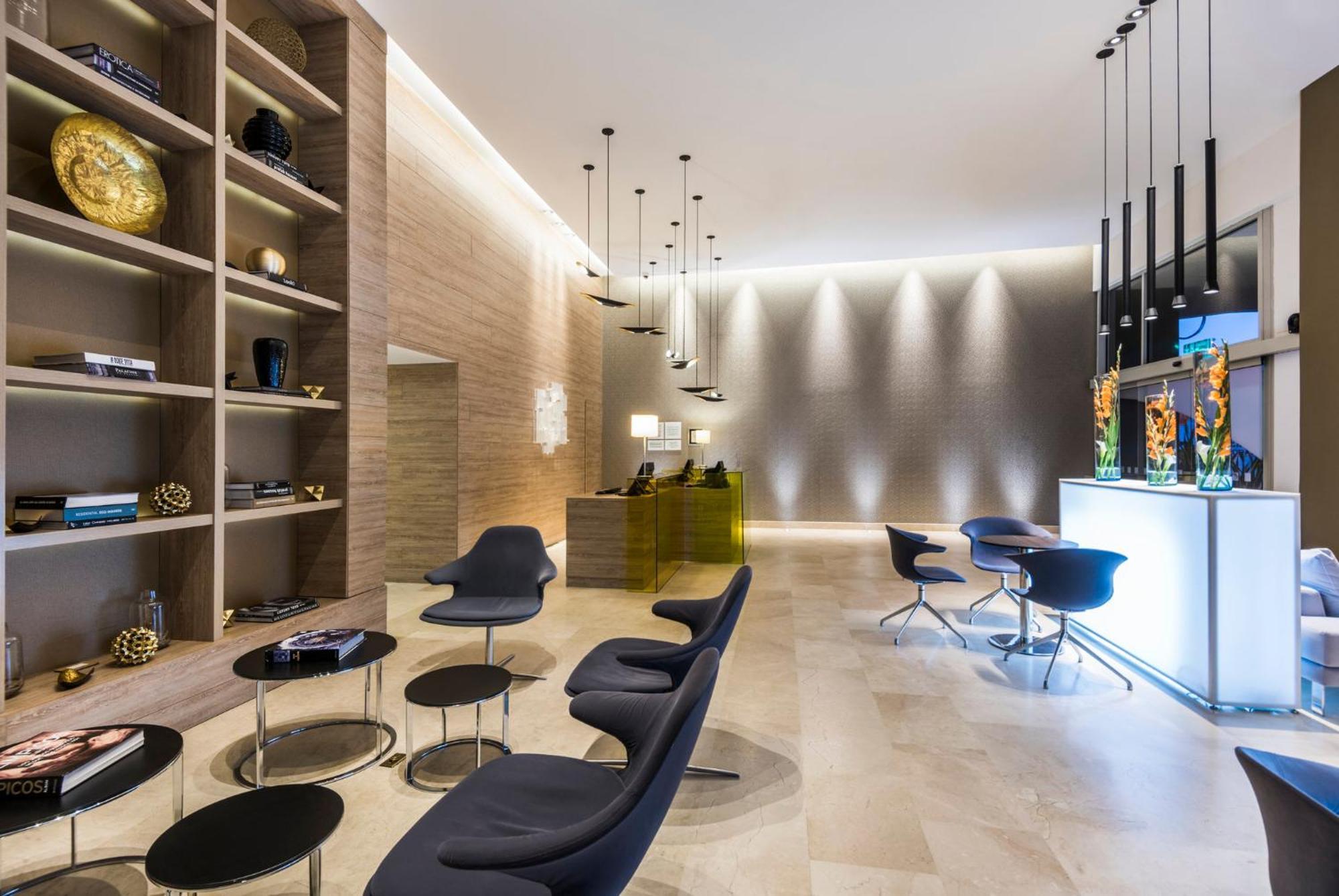 By Ihg